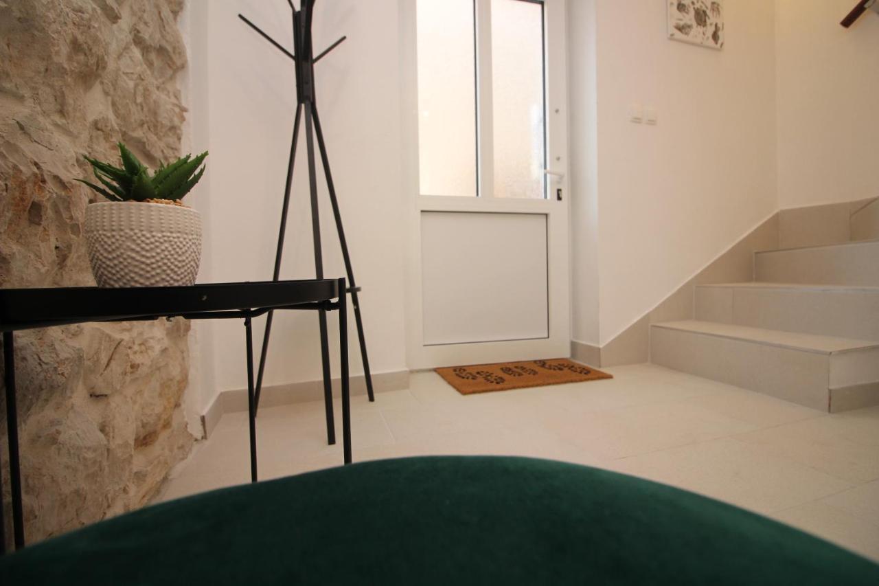 Ghetto Apartment Primosten Bagian luar foto