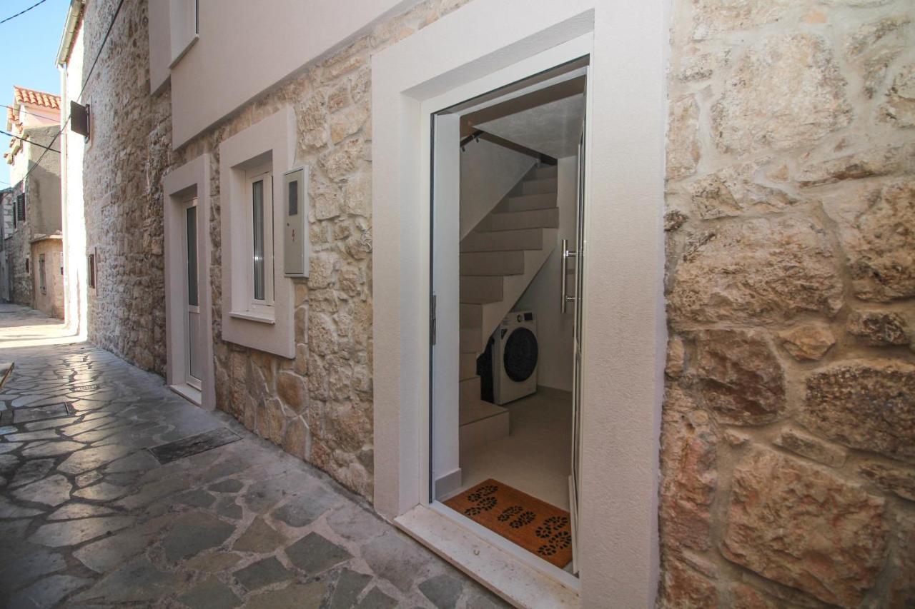 Ghetto Apartment Primosten Bagian luar foto