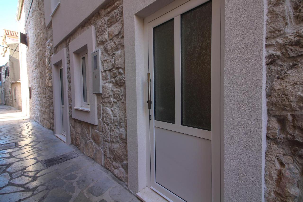 Ghetto Apartment Primosten Bagian luar foto